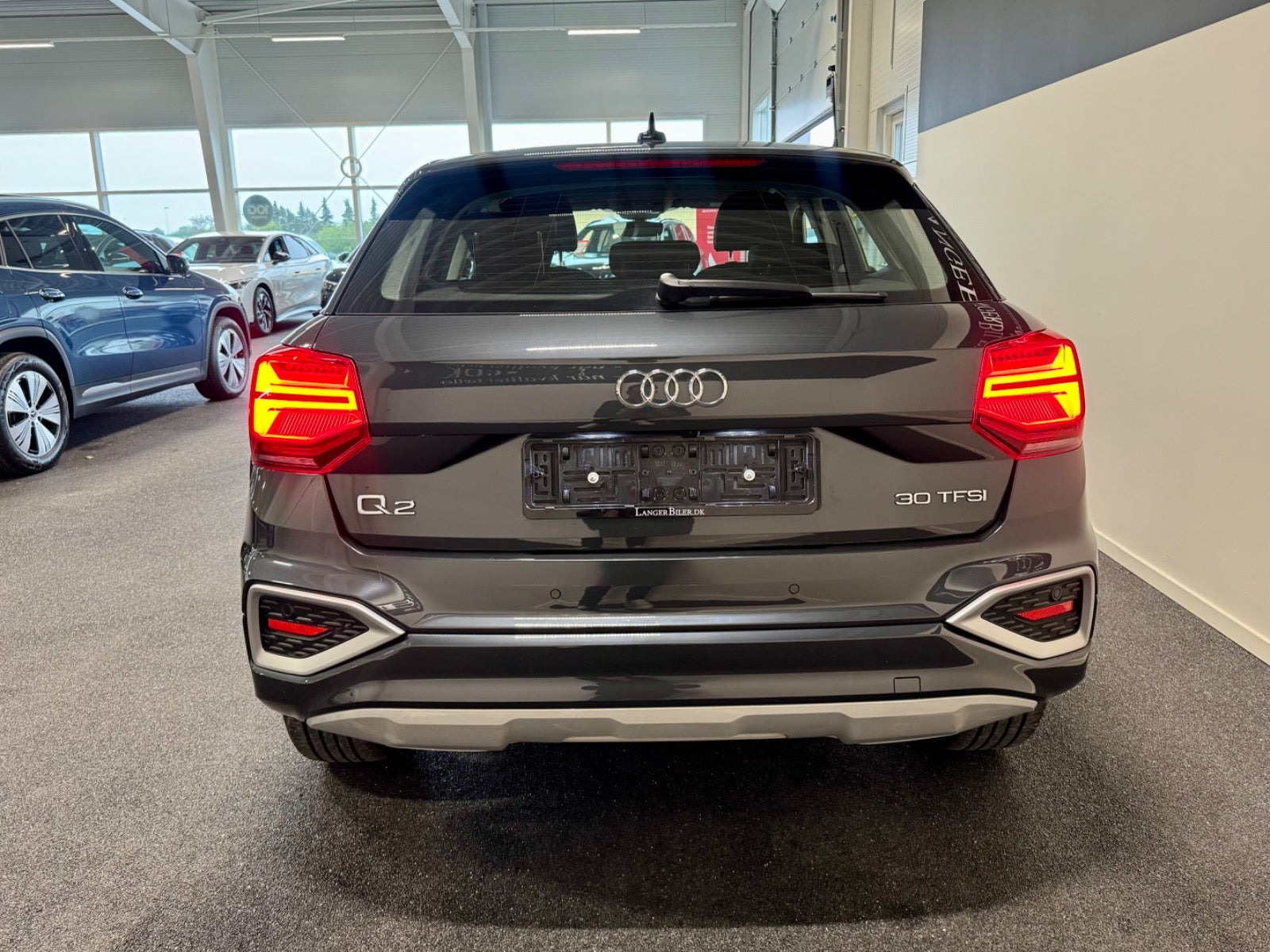 Grå Audi Q2 fra 2023