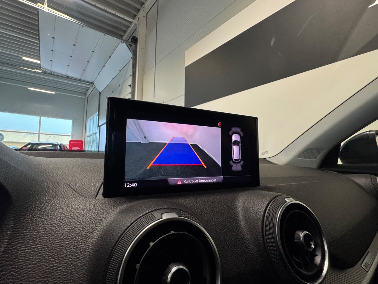Grå Audi Q2 fra 2023
