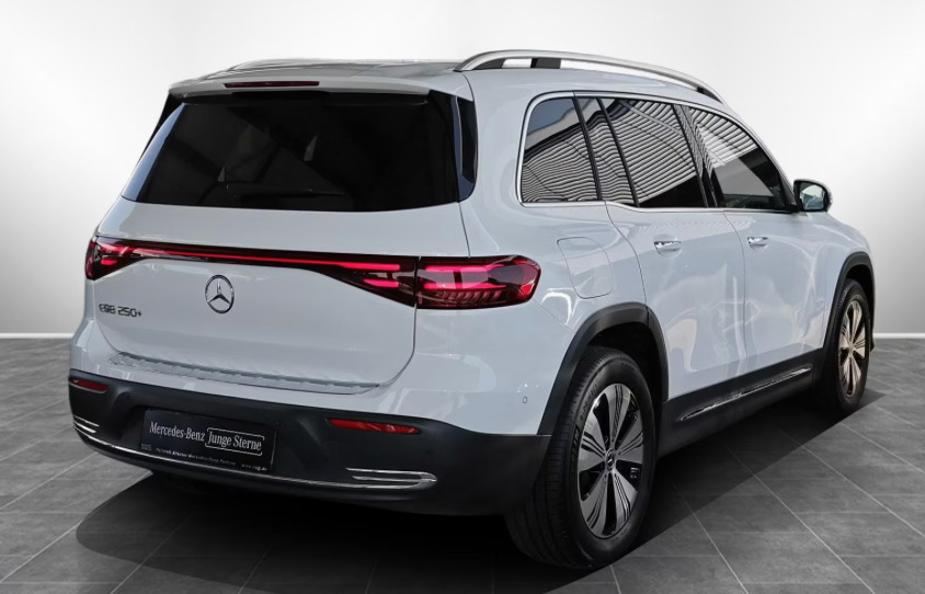 Hvid Mercedes EQB250+ fra 2025