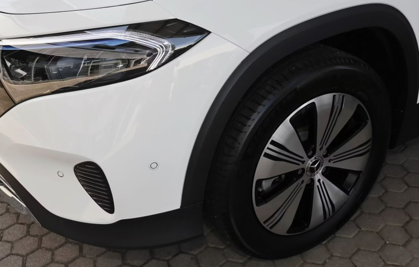 Hvid Mercedes EQB250+ fra 2025