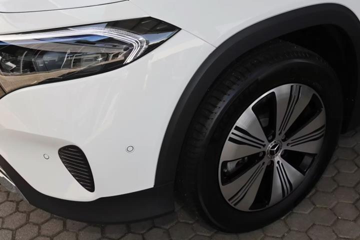 Hvid Mercedes EQB250+ fra 2025