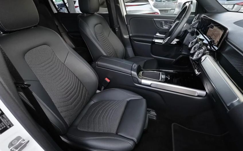 Hvid Mercedes EQB250+ fra 2025