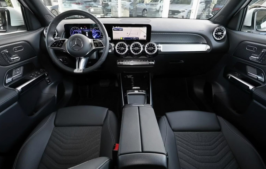 Hvid Mercedes EQB250+ fra 2025