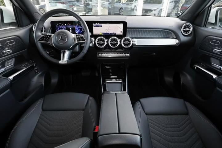 Hvid Mercedes EQB250+ fra 2025