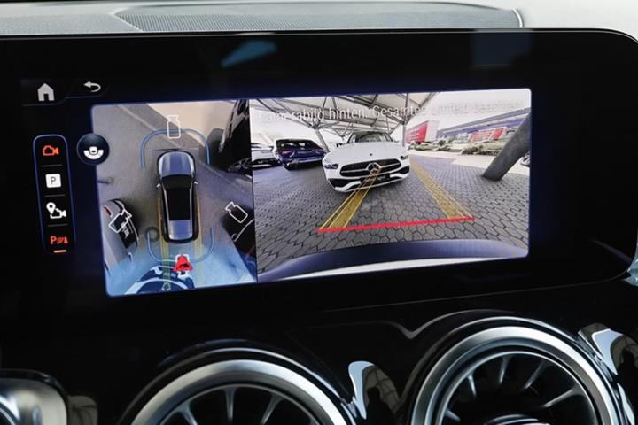 Hvid Mercedes EQB250+ fra 2025