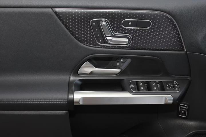 Hvid Mercedes EQB250+ fra 2025