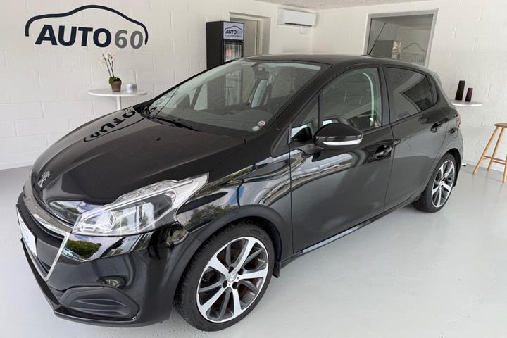 Sort Peugeot 208 fra 2017 set udefra