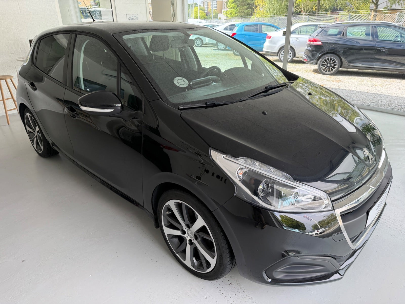 Sort Peugeot 208 fra 2017