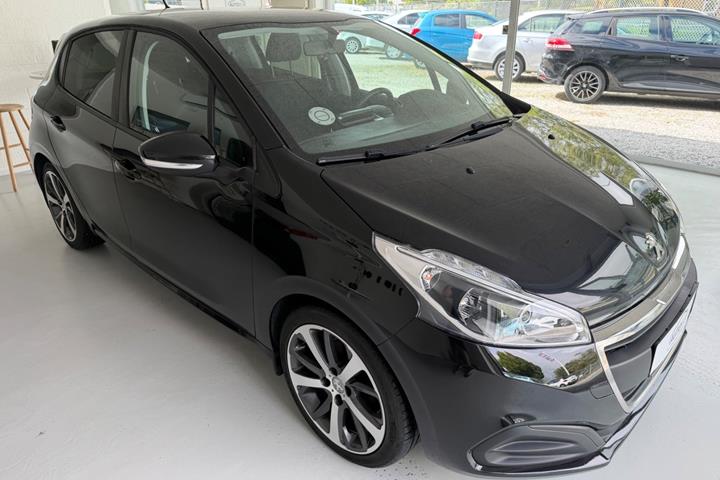 Sort Peugeot 208 fra 2017