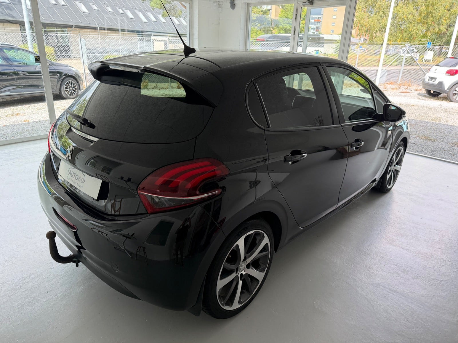 Sort Peugeot 208 fra 2017