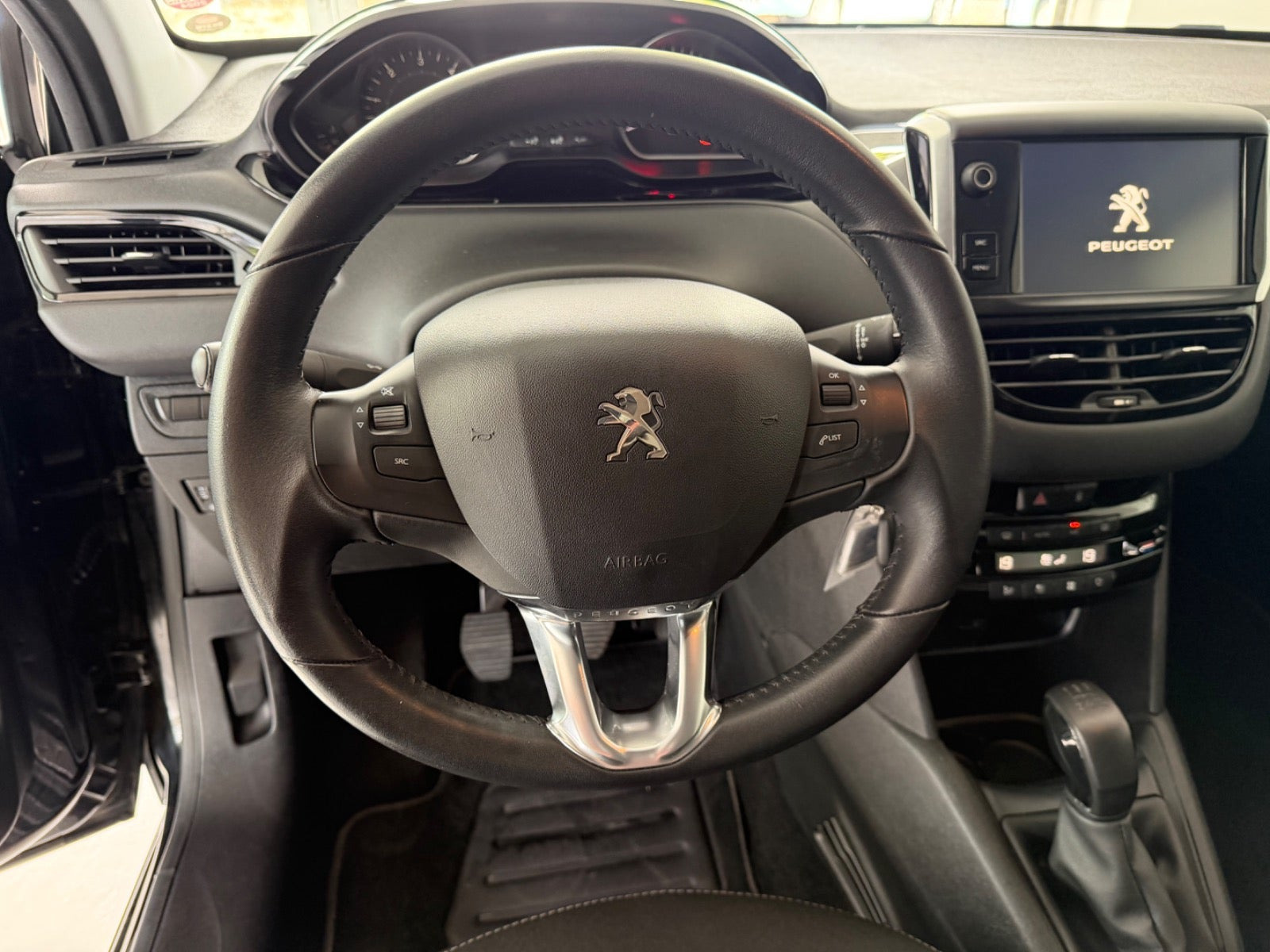 Sort Peugeot 208 fra 2017