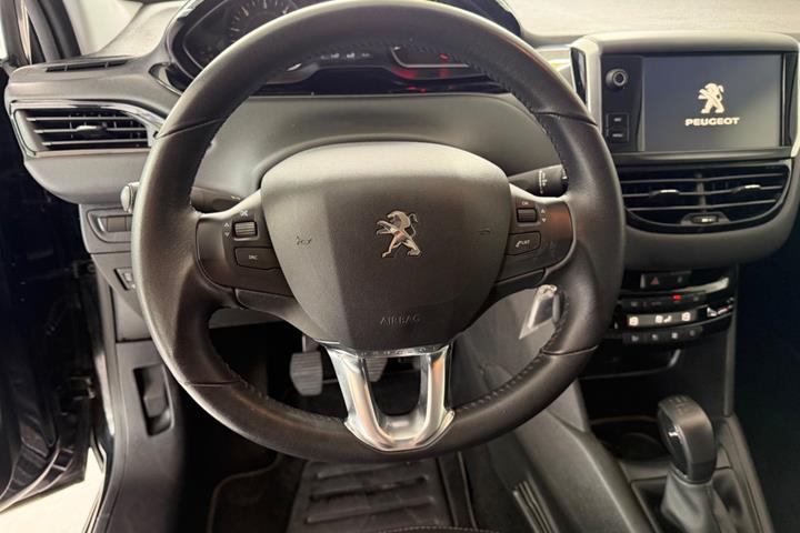 Sort Peugeot 208 fra 2017