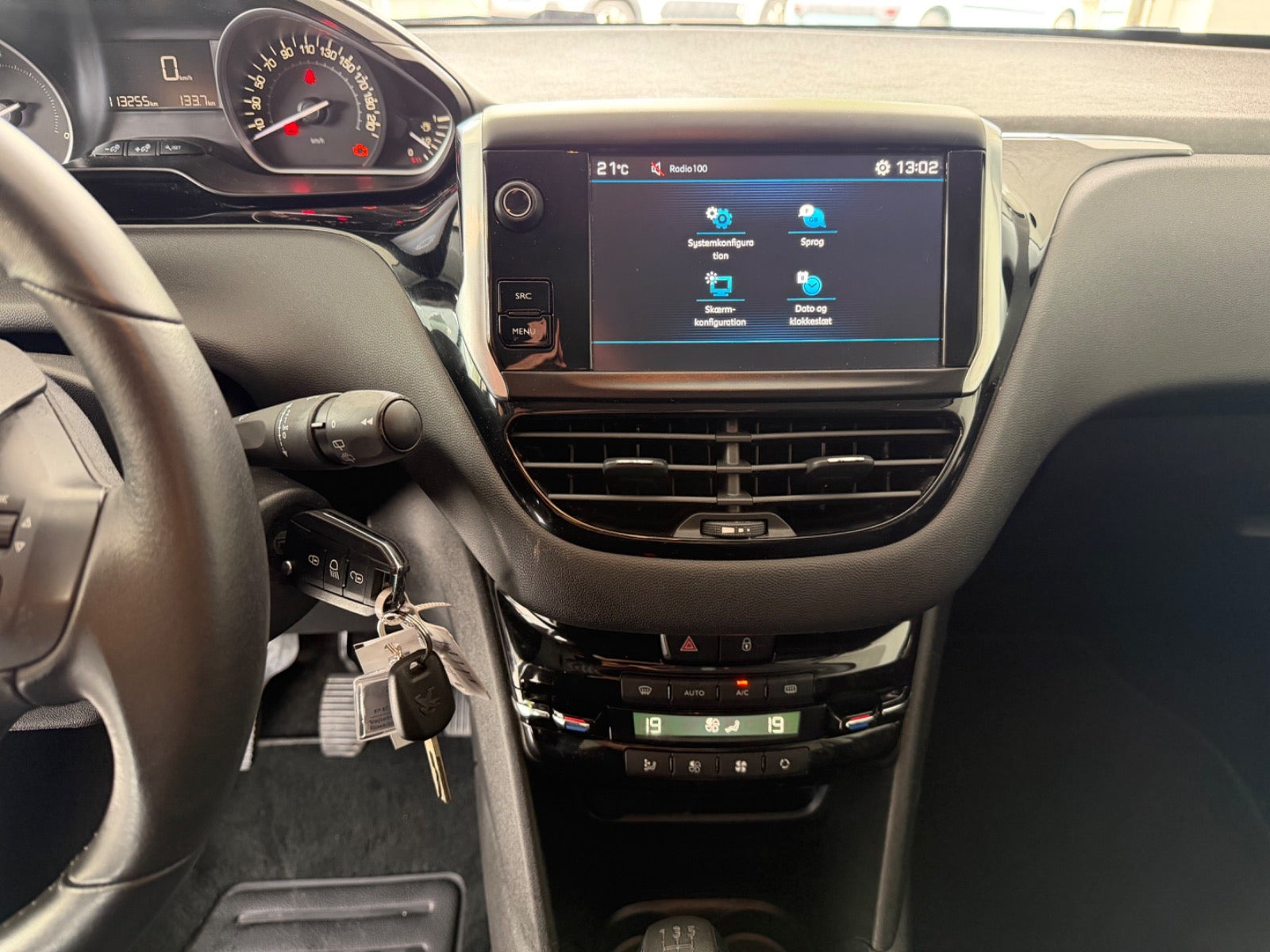 Sort Peugeot 208 fra 2017