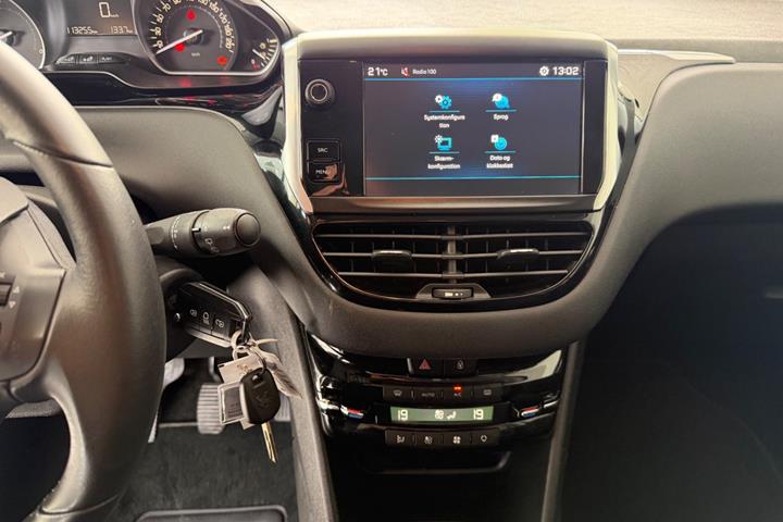 Sort Peugeot 208 fra 2017