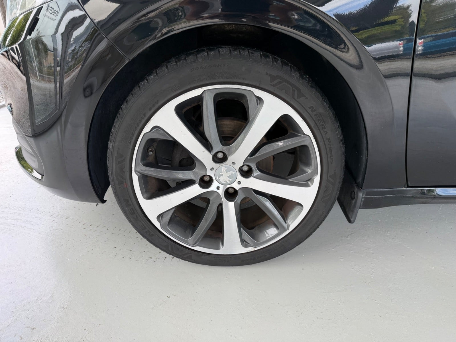 Sort Peugeot 208 fra 2017