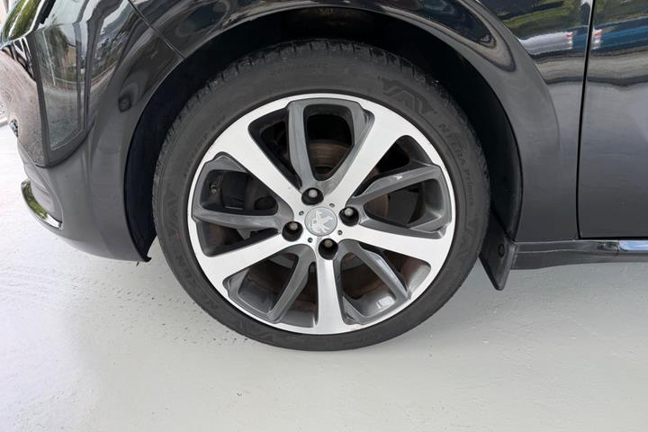 Sort Peugeot 208 fra 2017