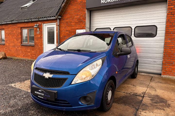 Blå Chevrolet Spark fra 2011 set udefra