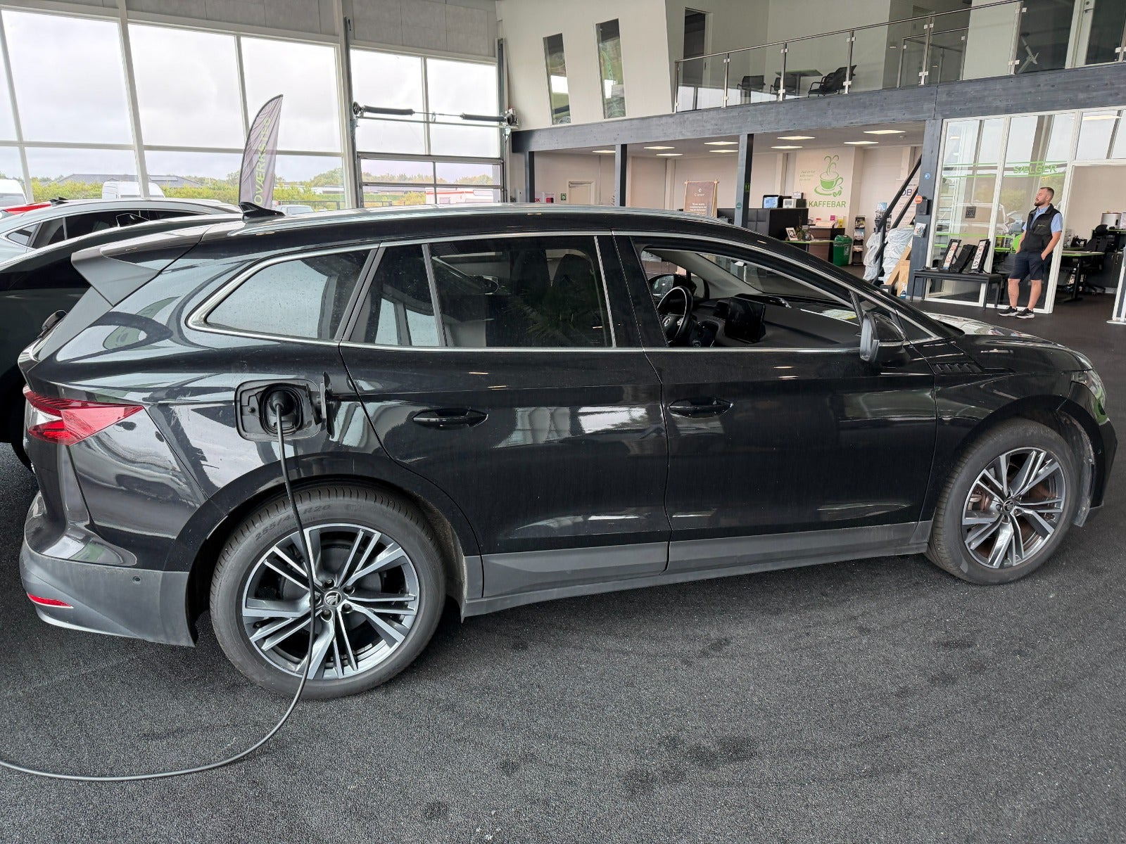 Sort Skoda Enyaq fra 2023