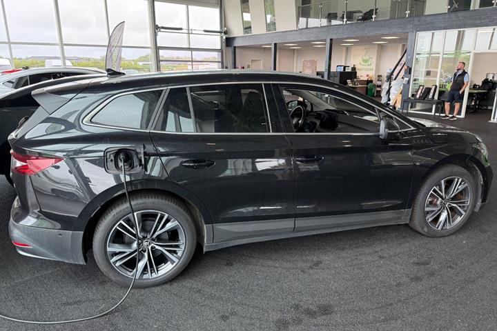 Sort Skoda Enyaq fra 2023