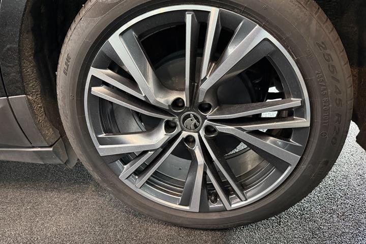 Sort Skoda Enyaq fra 2023