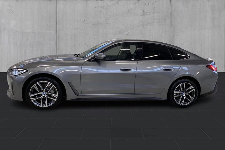 Grå BMW i4 fra 2024