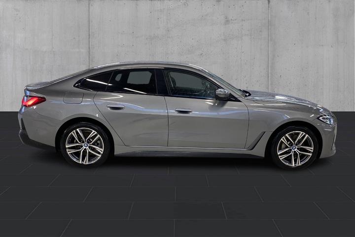 Grå BMW i4 fra 2024