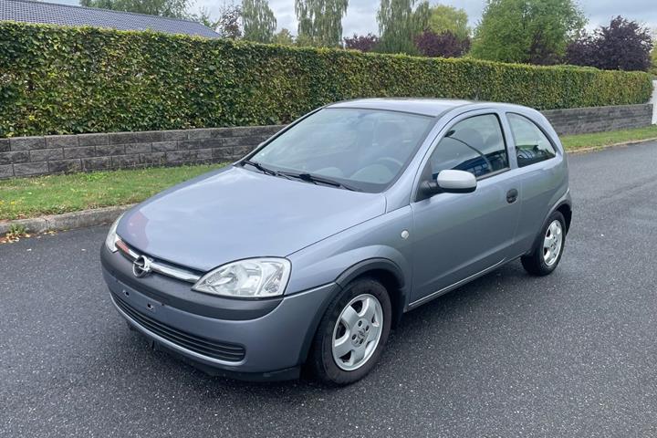 undefined Opel Corsa fra 2003 set udefra