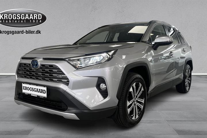 Sølv Toyota RAV4 fra 2020 set udefra