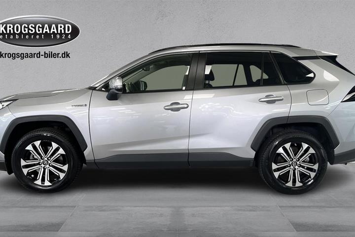Sølv Toyota RAV4 fra 2020