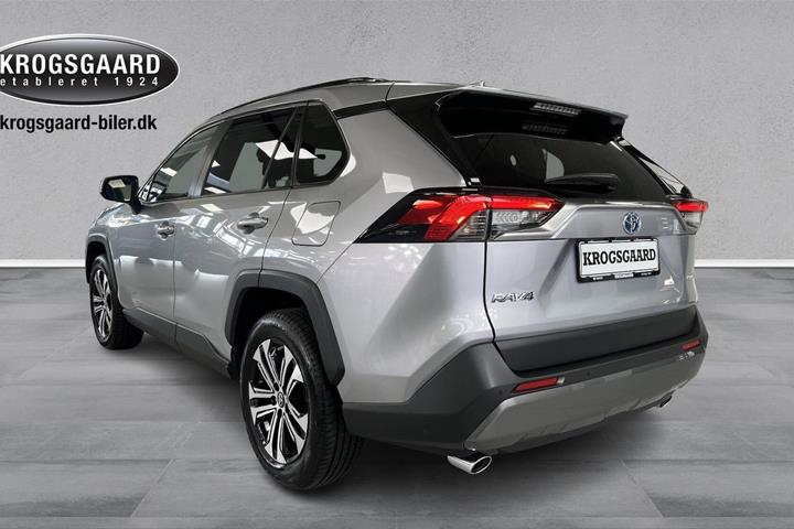 Sølv Toyota RAV4 fra 2020