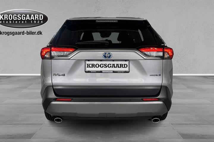 Sølv Toyota RAV4 fra 2020