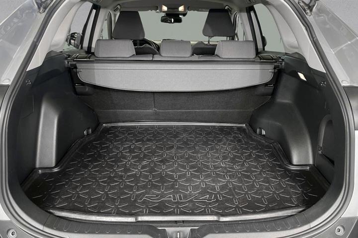 Sølv Toyota RAV4 fra 2020