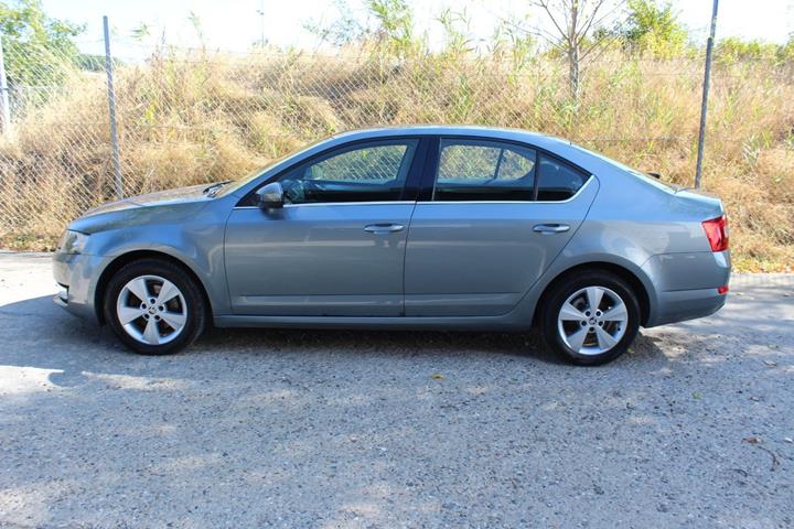 Grå Skoda Octavia fra 2014