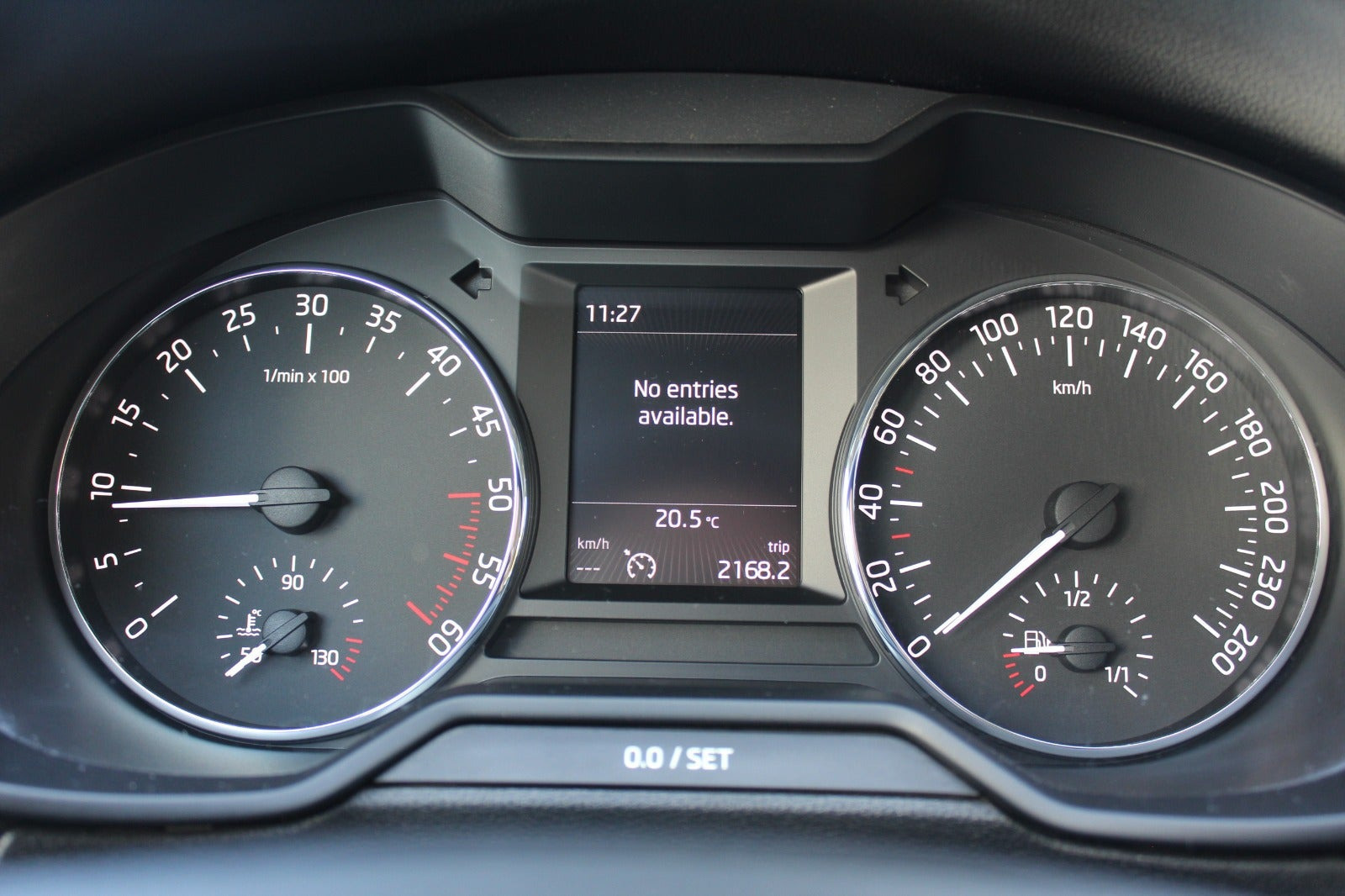 Grå Skoda Octavia fra 2014