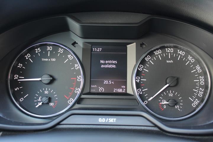Grå Skoda Octavia fra 2014