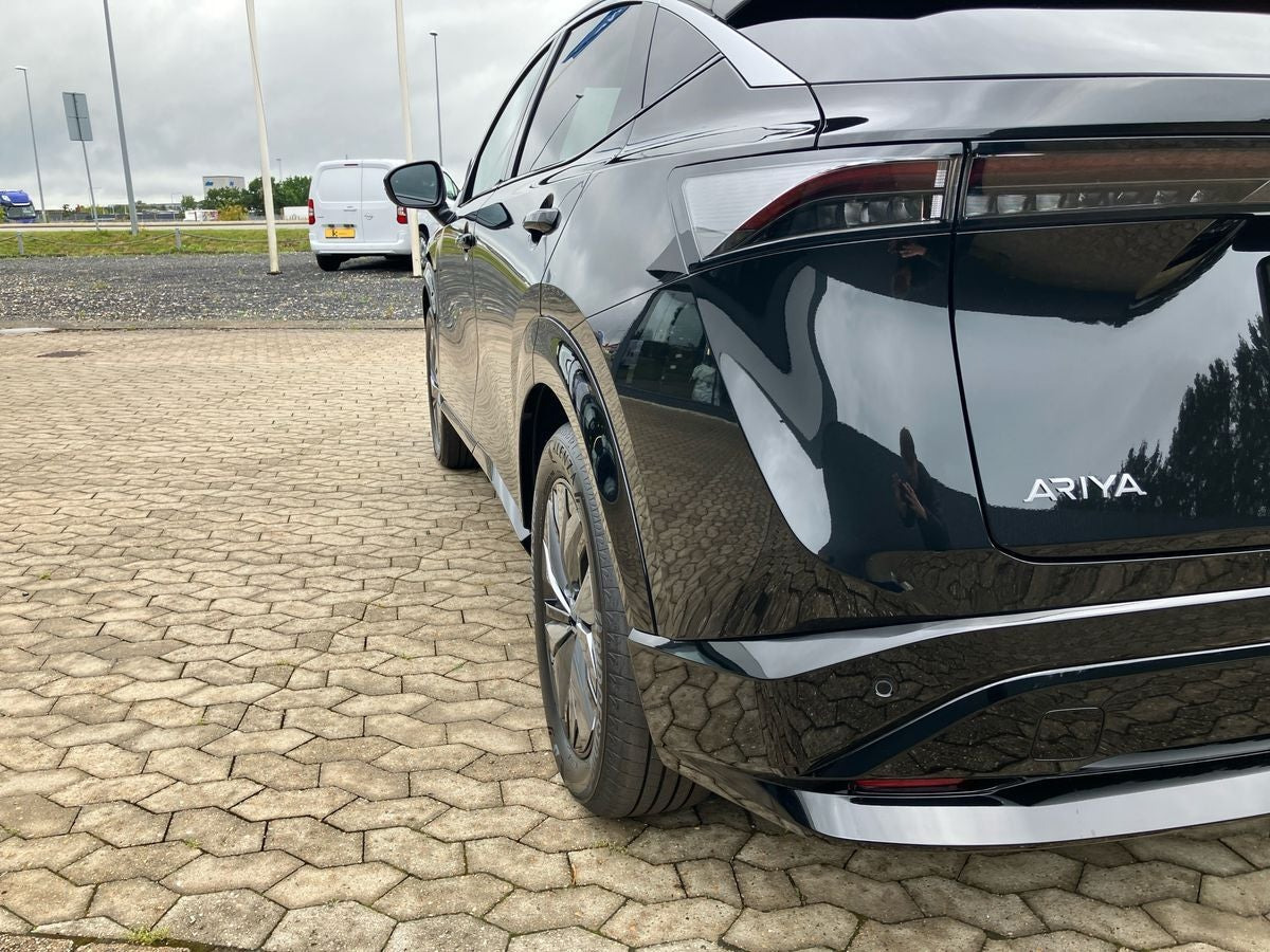 Sort Nissan Ariya fra 2026