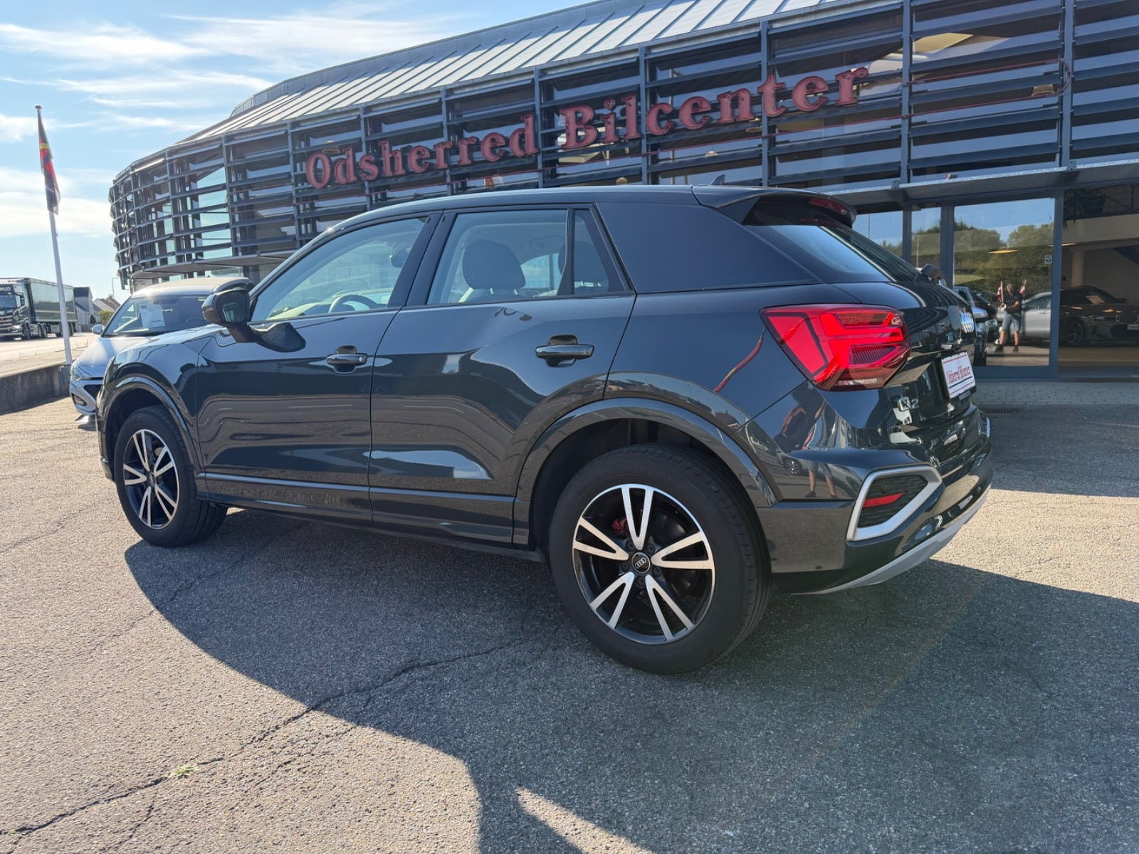 Grå Audi Q2 fra 2021