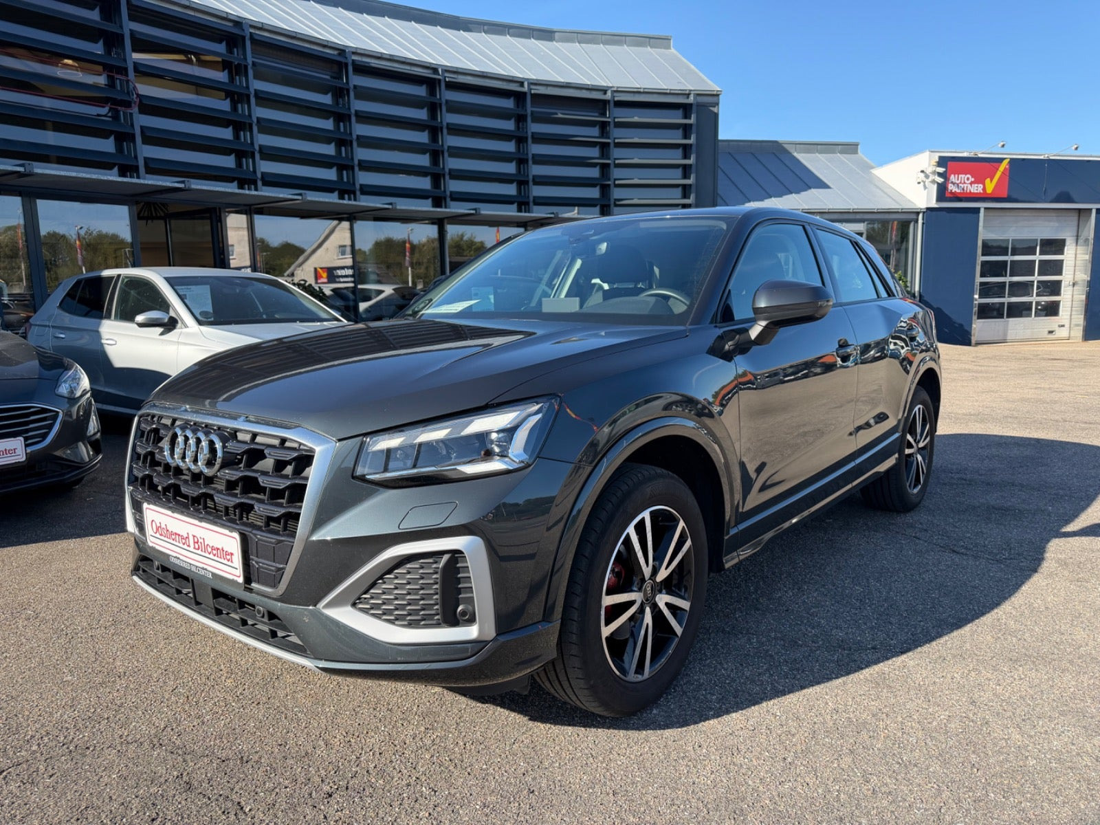 Grå Audi Q2 fra 2021