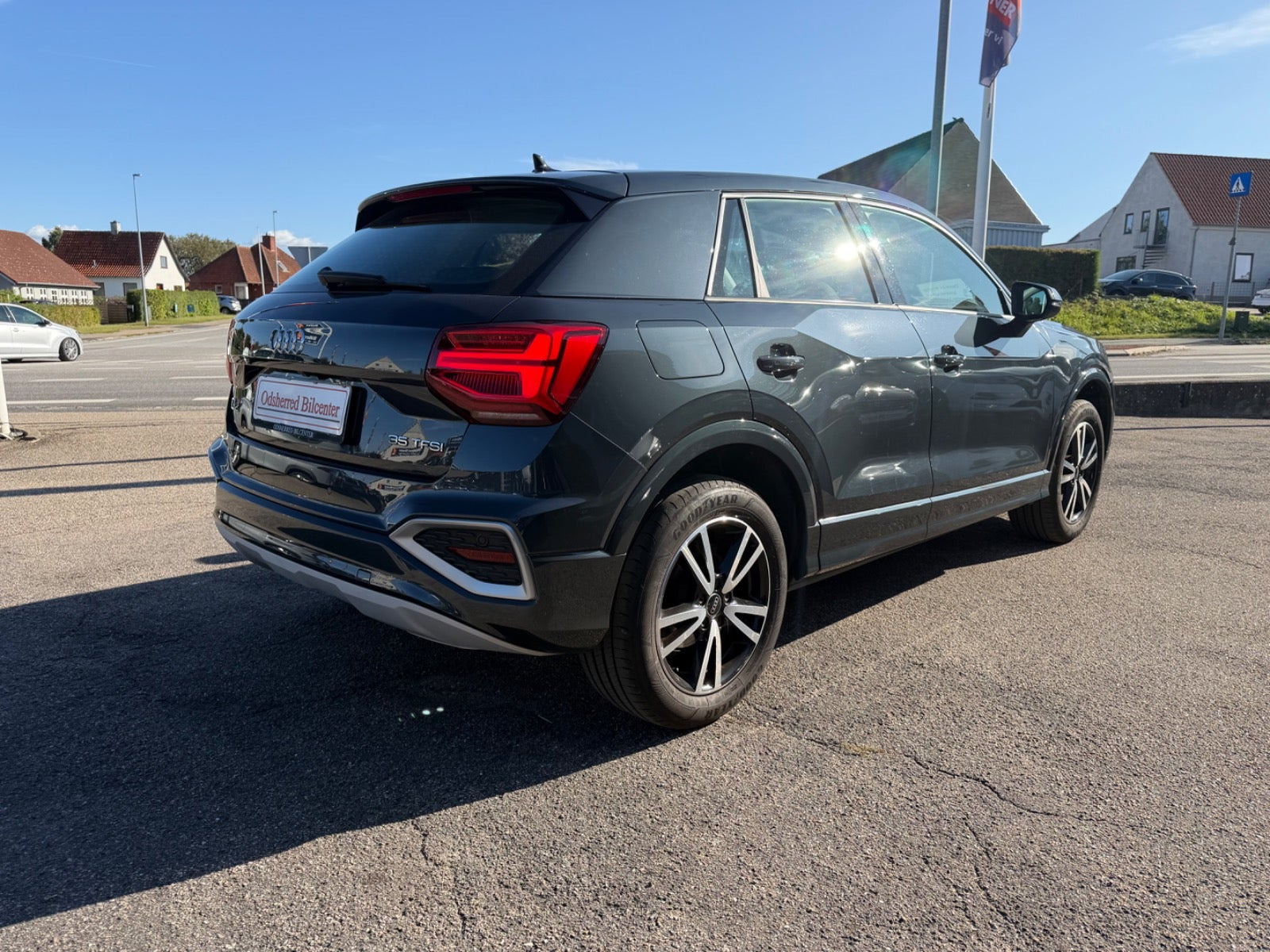 Grå Audi Q2 fra 2021