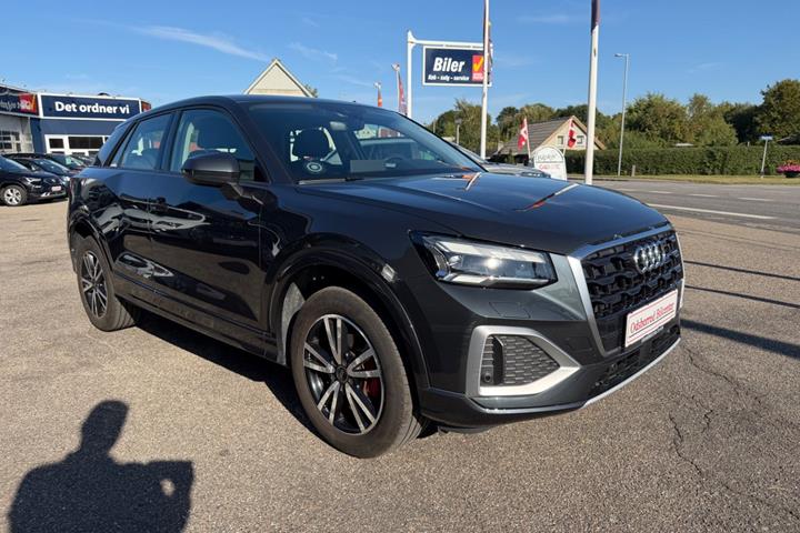 Grå Audi Q2 fra 2021
