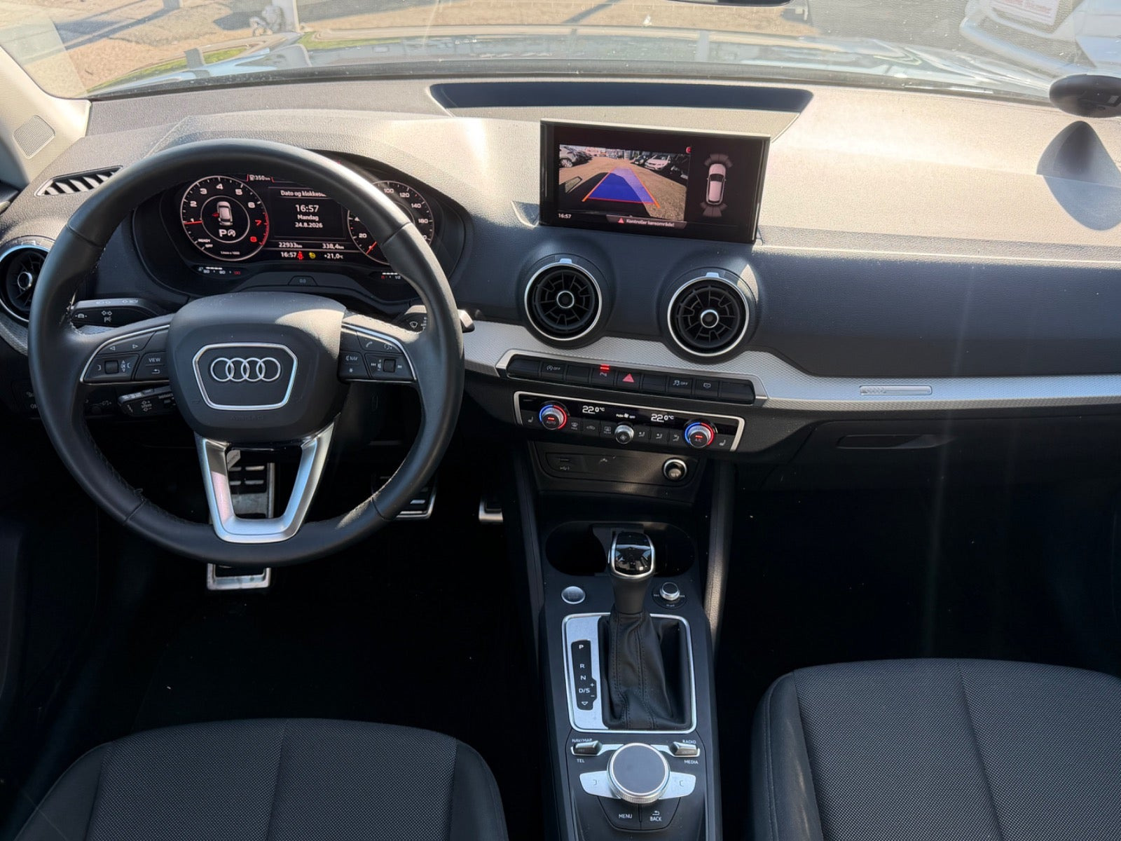 Grå Audi Q2 fra 2021