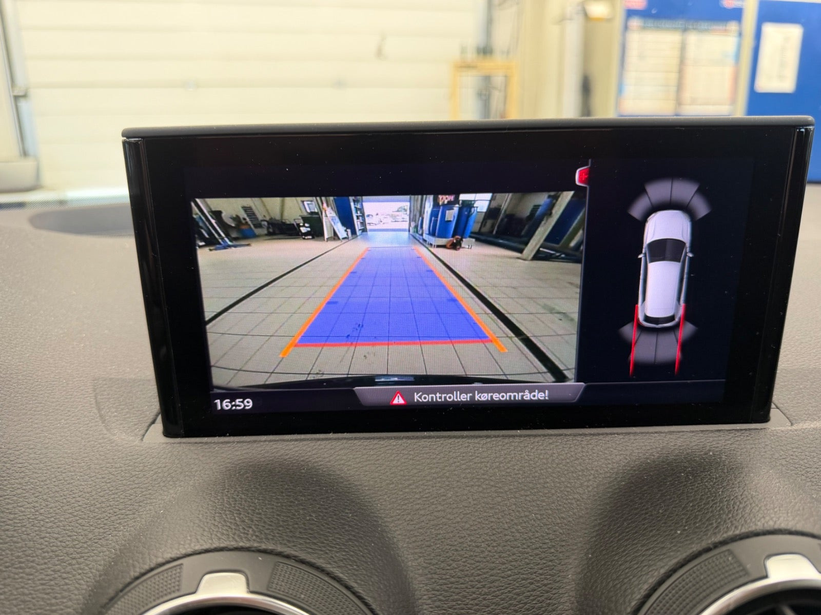 Grå Audi Q2 fra 2021