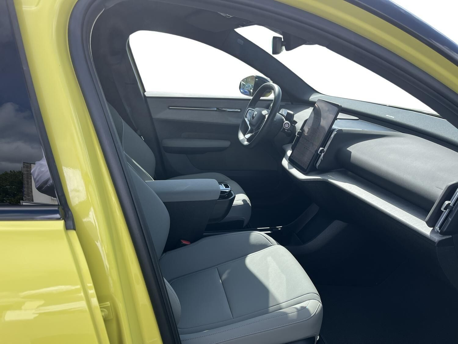 Gul Volvo EX30 fra 2024