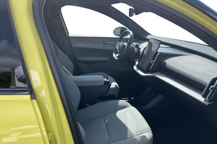 Gul Volvo EX30 fra 2024