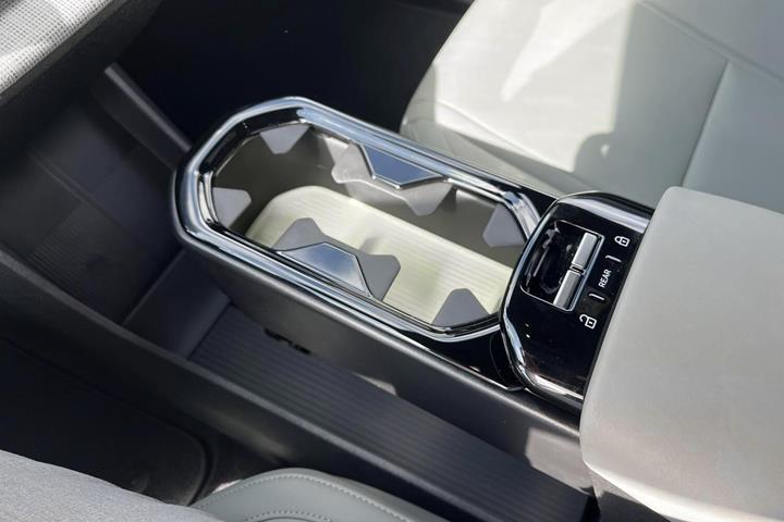 Gul Volvo EX30 fra 2024