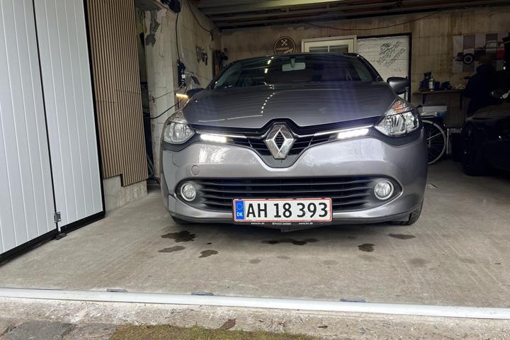 Grå Renault Clio IV fra 2013