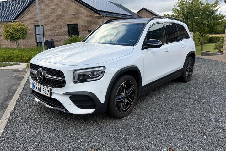 Hvid Mercedes GLB220 d fra 2020 set udefra