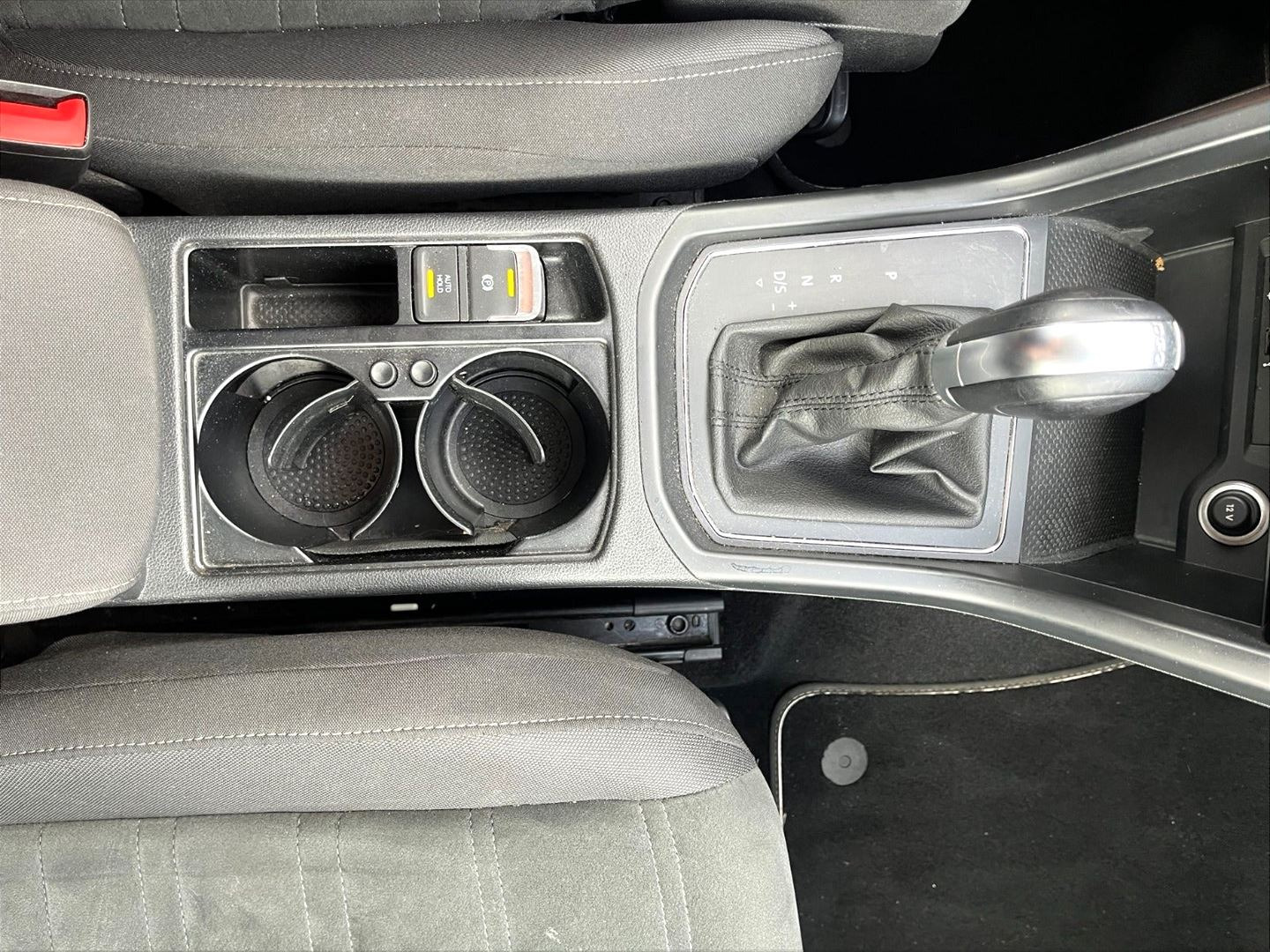 Grå VW Touran fra 2018