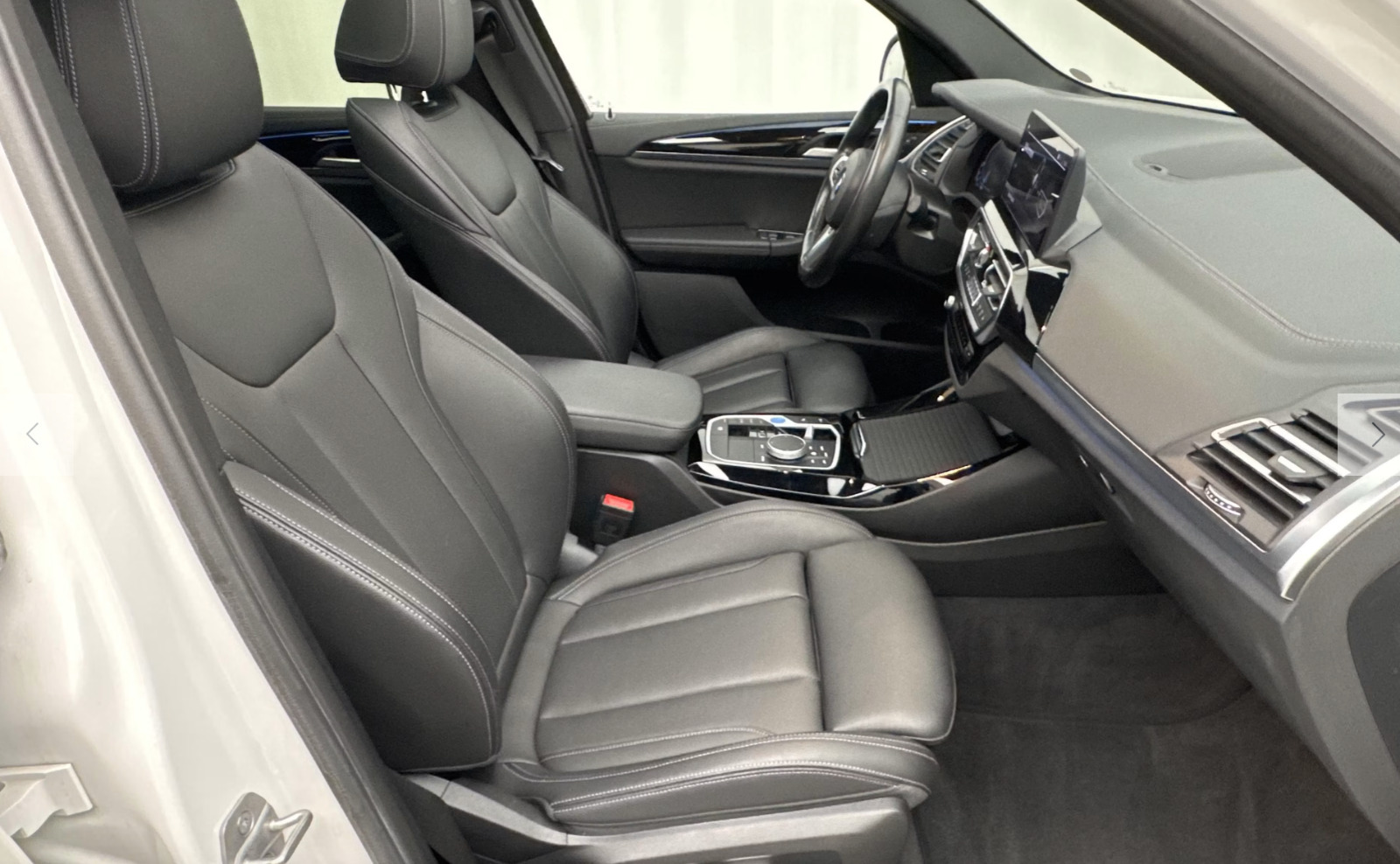Hvid BMW iX3 fra 2023