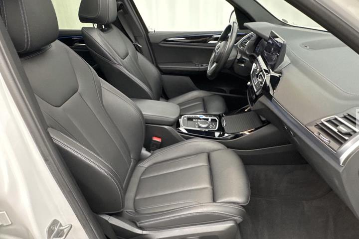Hvid BMW iX3 fra 2023